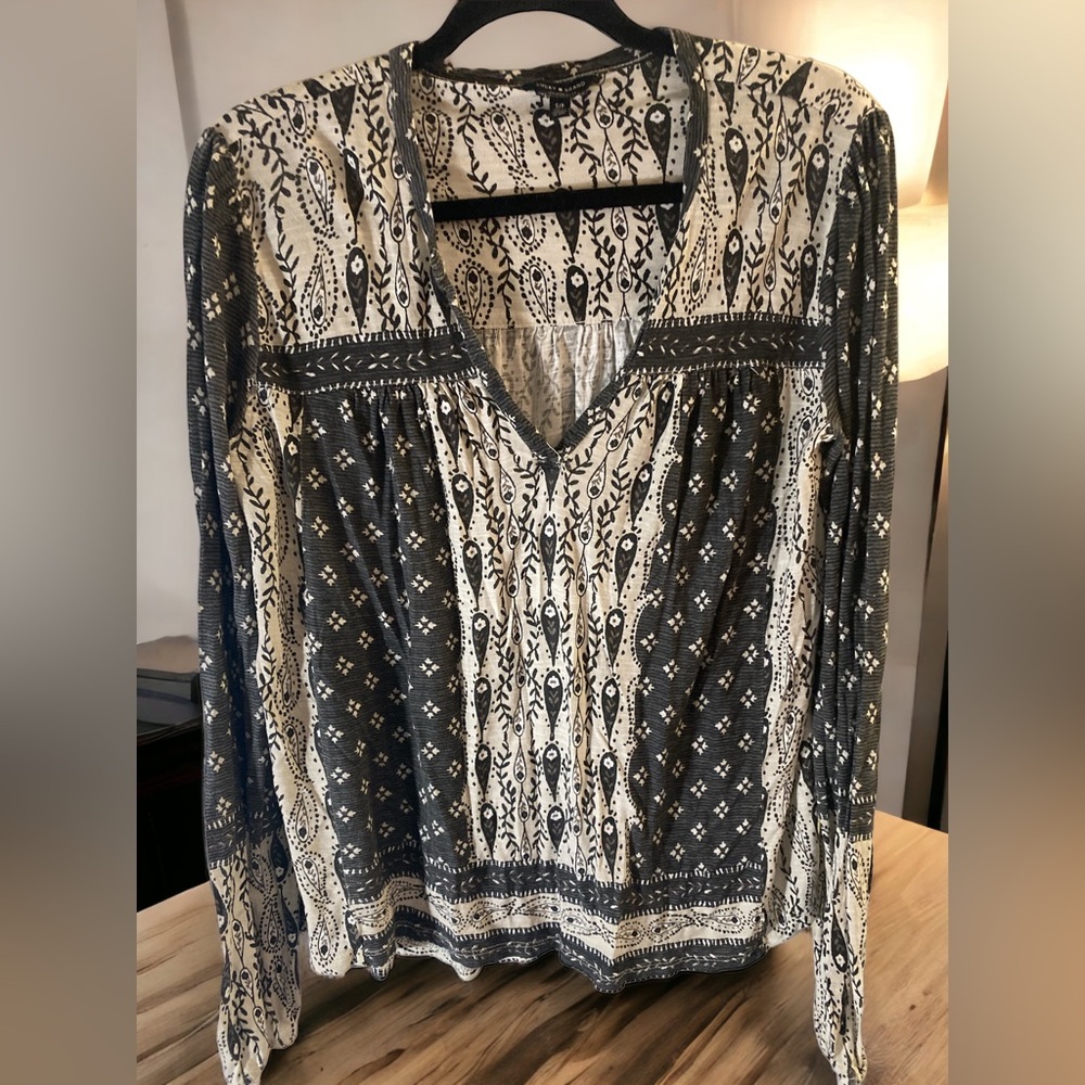Lucky Brand Top Women’s V neck/ Long Sleeve Size Small/Petite EUC